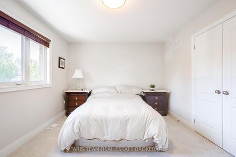 Photo 20 at 33 Auburn Court, Ardagh, Barrie