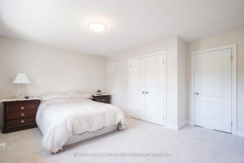 Photo 21 at 33 Auburn Court, Ardagh, Barrie