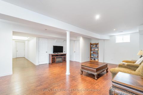 Photo 32 at 33 Auburn Court, Ardagh, Barrie