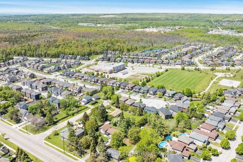 Photo 45 at 33 Auburn Court, Ardagh, Barrie