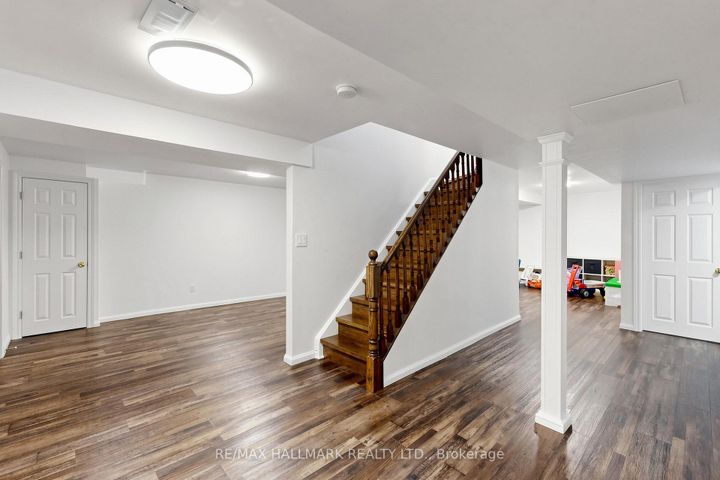 Photo 24 at 127 Humberland Drive, Oak Ridges, Richmond Hill