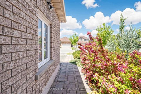 Photo 1 at 127 Humberland Drive, Oak Ridges, Richmond Hill