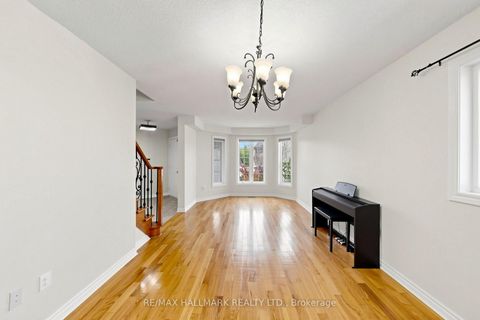Photo 2 at 127 Humberland Drive, Oak Ridges, Richmond Hill