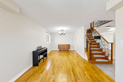 Photo 3 at 127 Humberland Drive, Oak Ridges, Richmond Hill