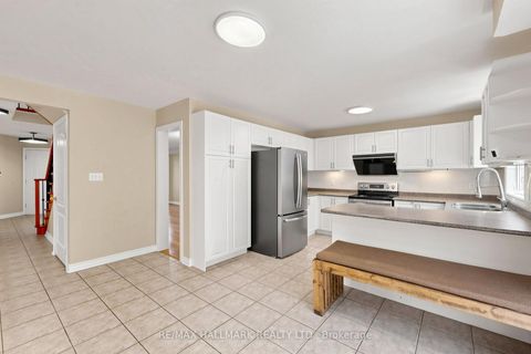 Photo 5 at 127 Humberland Drive, Oak Ridges, Richmond Hill