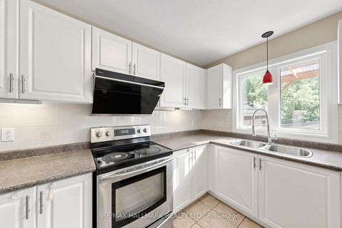 Photo 6 at 127 Humberland Drive, Oak Ridges, Richmond Hill