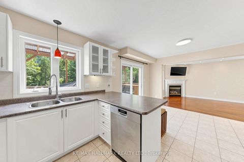 Photo 7 at 127 Humberland Drive, Oak Ridges, Richmond Hill