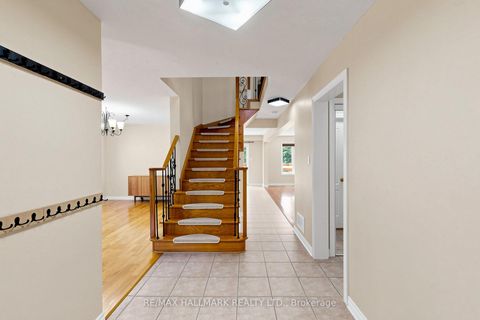 Photo 11 at 127 Humberland Drive, Oak Ridges, Richmond Hill