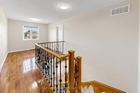 Photo 12 at 127 Humberland Drive, Oak Ridges, Richmond Hill