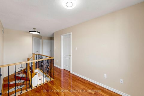 Photo 13 at 127 Humberland Drive, Oak Ridges, Richmond Hill