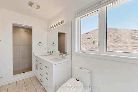 Photo 17 at 127 Humberland Drive, Oak Ridges, Richmond Hill