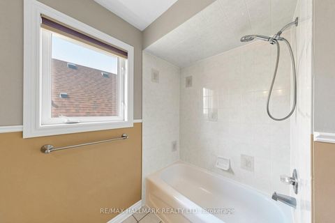 Photo 22 at 127 Humberland Drive, Oak Ridges, Richmond Hill