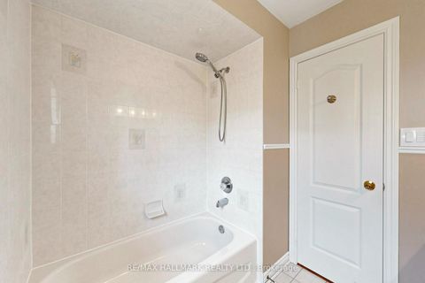 Photo 23 at 127 Humberland Drive, Oak Ridges, Richmond Hill