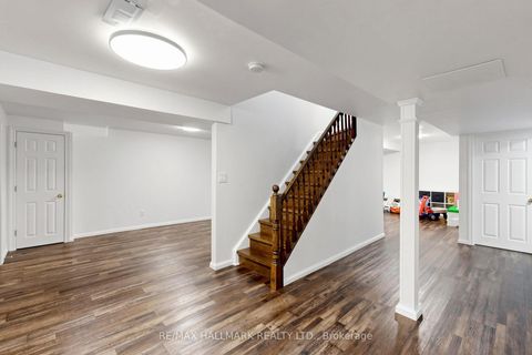Photo 24 at 127 Humberland Drive, Oak Ridges, Richmond Hill