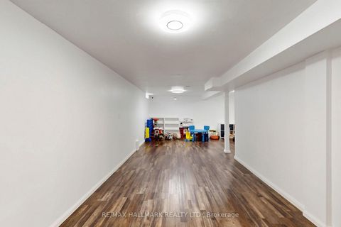 Photo 25 at 127 Humberland Drive, Oak Ridges, Richmond Hill