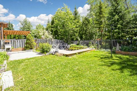 Photo 35 at 127 Humberland Drive, Oak Ridges, Richmond Hill