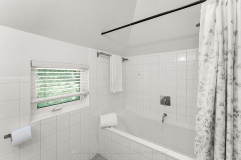 Photo 30 at 17 Lincoln Avenue, Bloor West Village, Toronto