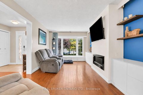 Photo 3 at 104 Moon Drive, Ardagh, Barrie