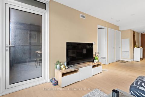 Photo 11 at 1612 - 80 Queens Wharf Road, Waterfront Communities C1, Toronto