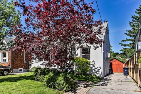 Photo 2 at 33 Plaxton Drive, Parkview, Toronto