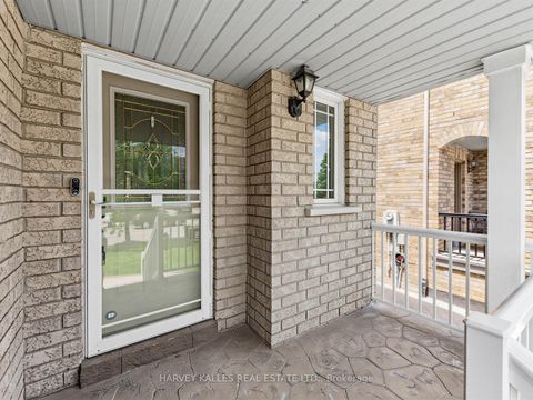 Photo 2 at 40 Blackthorn Drive, Maple, Vaughan