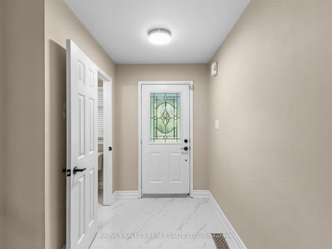 Photo 3 at 40 Blackthorn Drive, Maple, Vaughan