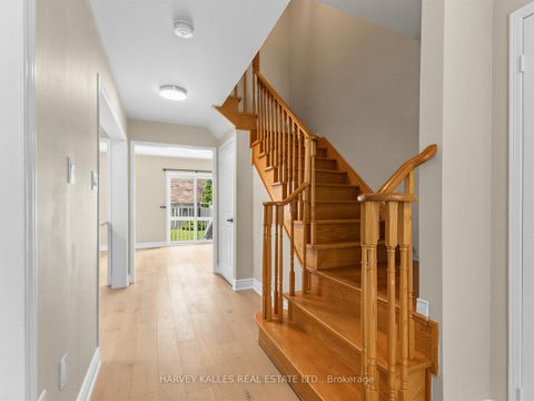 Photo 4 at 40 Blackthorn Drive, Maple, Vaughan