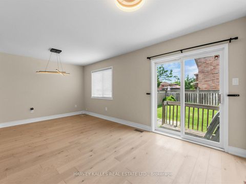 Photo 5 at 40 Blackthorn Drive, Maple, Vaughan