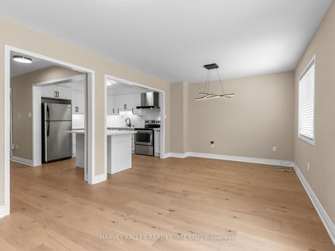 Photo 6 at 40 Blackthorn Drive, Maple, Vaughan
