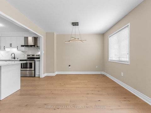 Photo 7 at 40 Blackthorn Drive, Maple, Vaughan