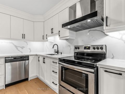 Photo 10 at 40 Blackthorn Drive, Maple, Vaughan