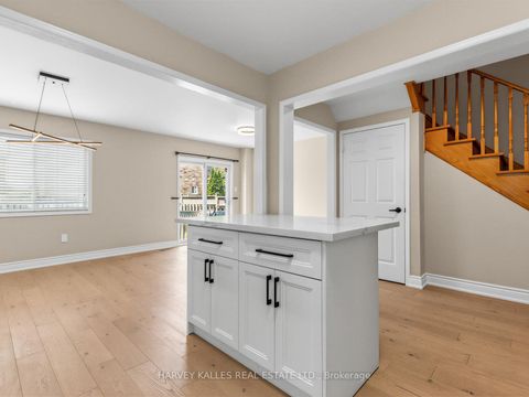 Photo 12 at 40 Blackthorn Drive, Maple, Vaughan