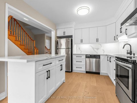 Photo 13 at 40 Blackthorn Drive, Maple, Vaughan