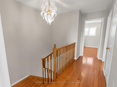 Photo 14 at 40 Blackthorn Drive, Maple, Vaughan