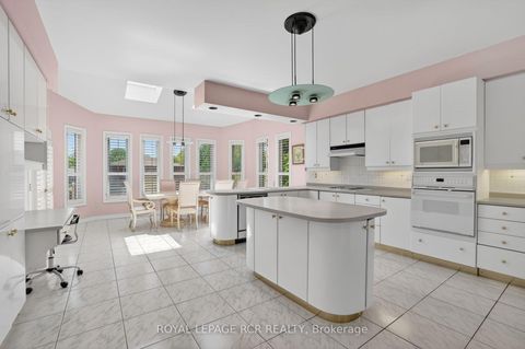 Photo 9 at 15 Clydebank Boulevard, L'Amoreaux, Toronto