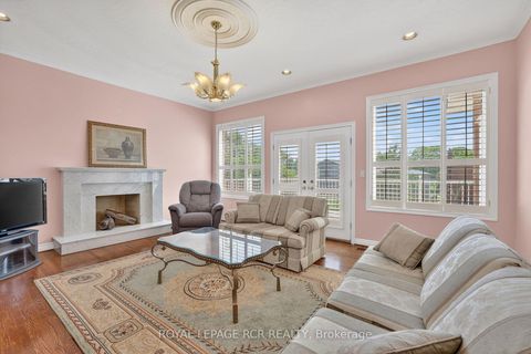 Photo 14 at 15 Clydebank Boulevard, L'Amoreaux, Toronto