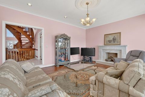 Photo 16 at 15 Clydebank Boulevard, L'Amoreaux, Toronto