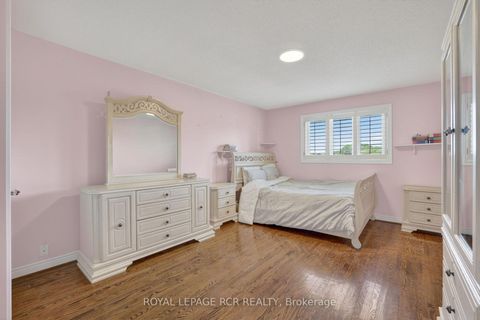 Photo 22 at 15 Clydebank Boulevard, L'Amoreaux, Toronto