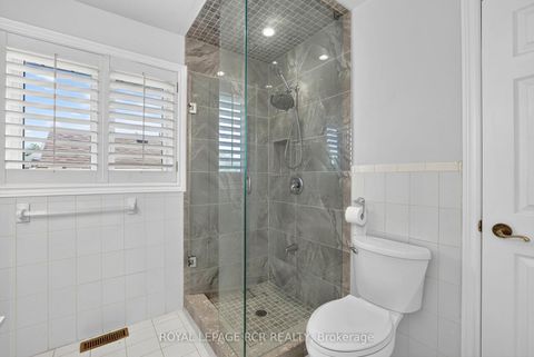Photo 25 at 15 Clydebank Boulevard, L'Amoreaux, Toronto