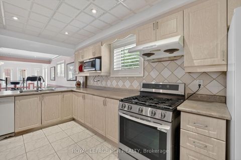Photo 31 at 15 Clydebank Boulevard, L'Amoreaux, Toronto