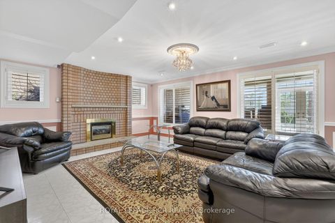 Photo 32 at 15 Clydebank Boulevard, L'Amoreaux, Toronto