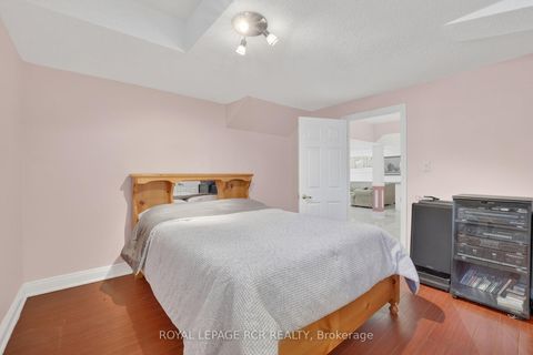 Photo 37 at 15 Clydebank Boulevard, L'Amoreaux, Toronto