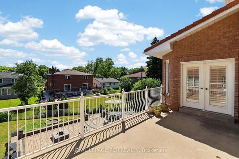 Photo 39 at 15 Clydebank Boulevard, L'Amoreaux, Toronto