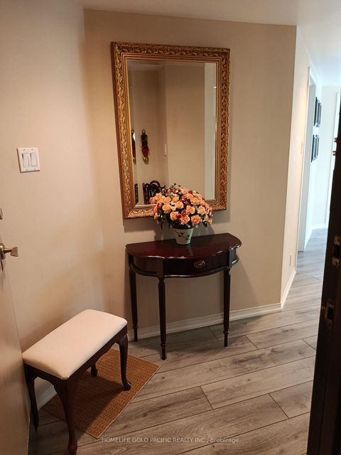 Photo 5 at 3702 - 77 Harbour Square, Waterfront Communities C1, Toronto