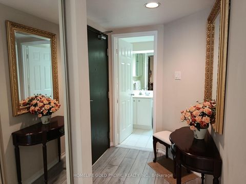 Photo 6 at 3702 - 77 Harbour Square, Waterfront Communities C1, Toronto