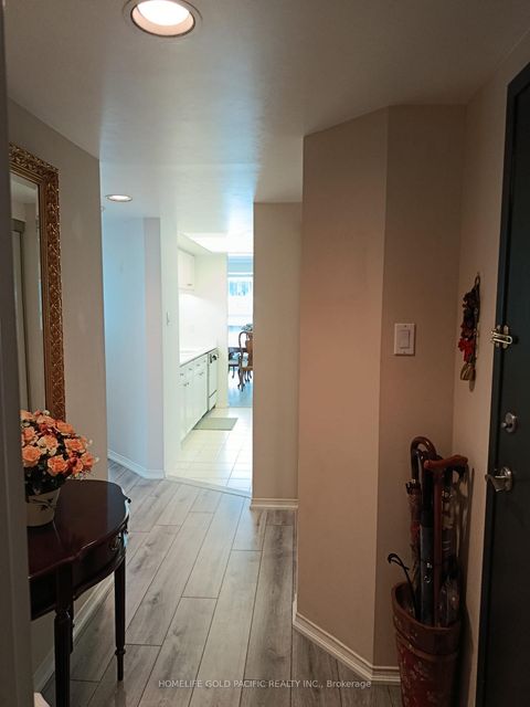 Photo 7 at 3702 - 77 Harbour Square, Waterfront Communities C1, Toronto