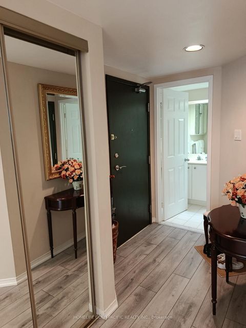 Photo 8 at 3702 - 77 Harbour Square, Waterfront Communities C1, Toronto