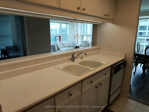 Photo 9 at 3702 - 77 Harbour Square, Waterfront Communities C1, Toronto