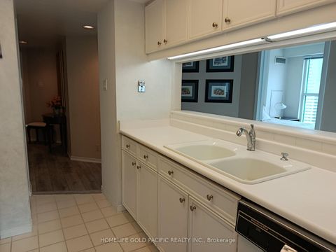 Photo 10 at 3702 - 77 Harbour Square, Waterfront Communities C1, Toronto