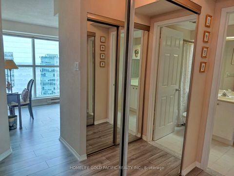 Photo 23 at 3702 - 77 Harbour Square, Waterfront Communities C1, Toronto